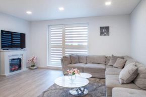 Luxurious apartment near gorgeous oak park